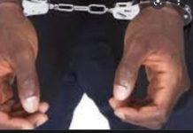 GUEULE TAPÉE: 2 escrocs tentent de dépouiller une étudiante