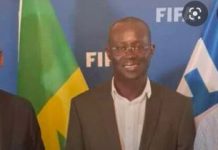 Le Président Augustin Senghor visite les bureaux de la FIFA à Paris