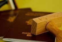 Trafic de passeports de service : 4 fugitifs recherchés