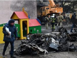 Plusieurs théories évaluées après le crash d’un hélicoptère à Kiev