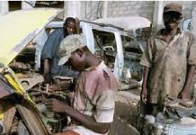 Mbour : Un mécanicien se fait écraser par un apprenti sous la voiture qu’il reparaît