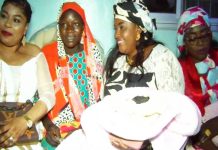 BÉBÉ DE L’ANNÉE La marraine Fatou Diane Gueye au chevet du nouveau né et de sa famille