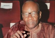 Alla Dieng claque la porte de l’Unacois Yessal et rue dans les brancards