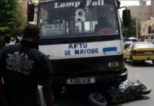 HLM: un accident entre un bus Tata et une moto Jakarta occasionne un mort