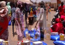 DISTRIBUTION DE KITS ALIMENTAIRES Fatou Diane Gueye dans le social