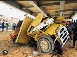 Fatick : Un camion de ramassage d’ordures fauche mortellement un conducteur de moto
