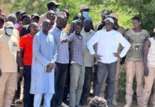 VISITE DU MAIRE DE NIANDANE AUPRÈS DES FAMILLES SINISTRÉES PAR LE DÉBORDEMENT DU FLEUVE