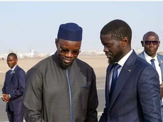 Retour de Diomaye des États-Unis :l’absence remarquable du premier ministre Ousmane Sonko à l’accueil