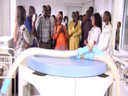 UCAD : Dr Rose Wardini, Présidente de Medisol International, offre un bloc opératoire aux étudiants