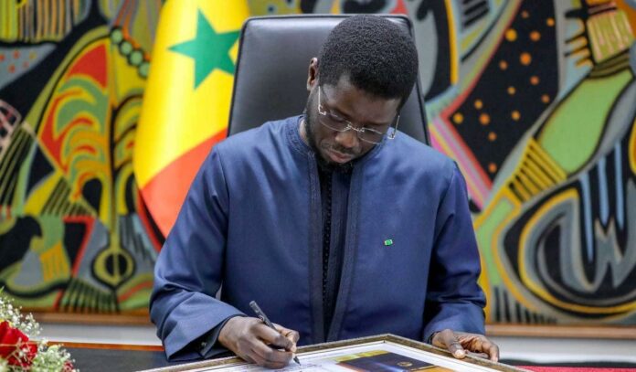 diomaye-nomination-signature_8802-2